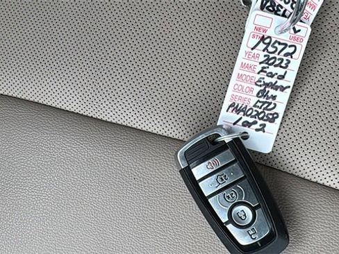 Certified 2023 Ford Explorer Limited w/ Hybrid Equipment Group 310A image 32