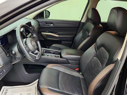 Used 2024 Nissan Pathfinder Platinum w/ Black Appearance Package AWD/4WD image 20