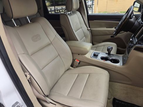 Used 2014 Jeep Grand Cherokee Overland image 9