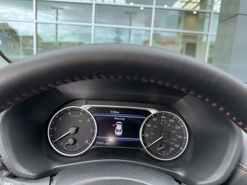 Used 2023 Nissan Sentra SR w/ SR Premium Package image 2