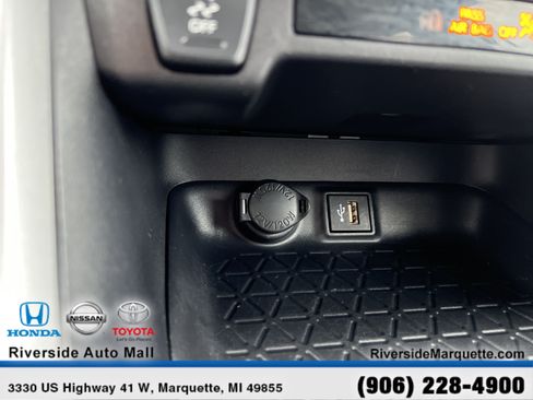 Used 2025 Toyota RAV4 XLE AWD/4WD image 18