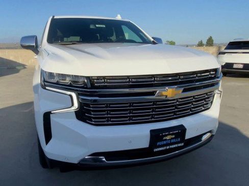Used 2024 Chevrolet Suburban Premier image 3
