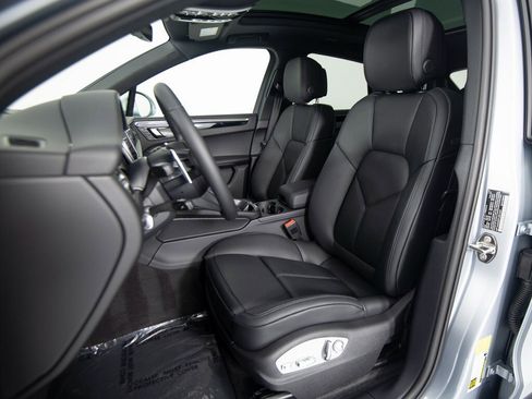 New 2026 Porsche Macan image 17