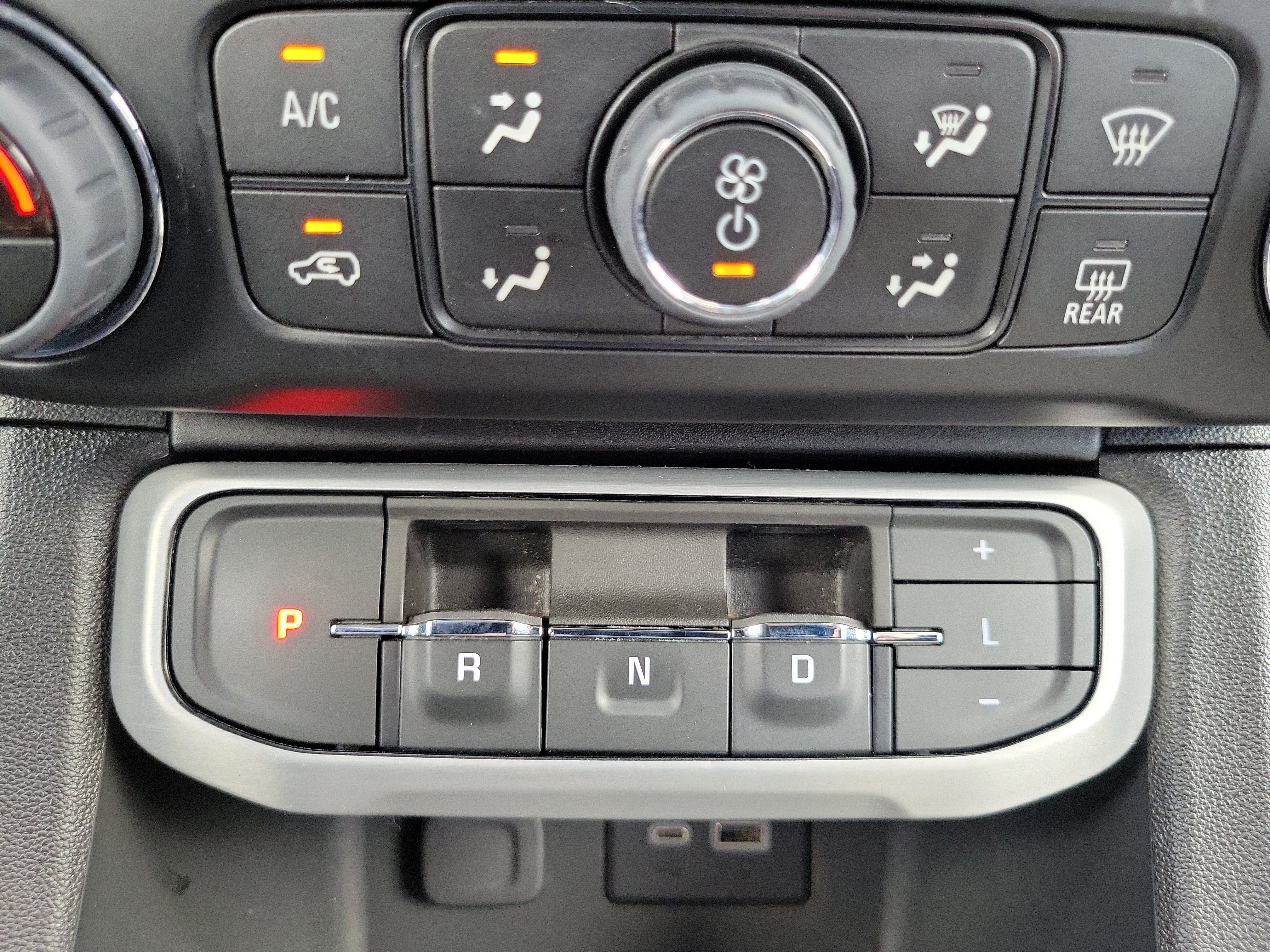 Used 2023 GMC Acadia SLE w/ Driver Convenience Package FWD image 23