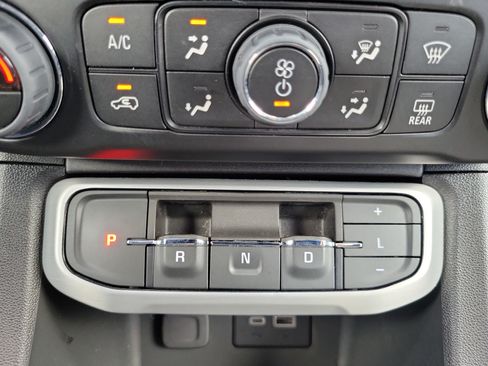 Used 2023 GMC Acadia SLE w/ Driver Convenience Package FWD image 23