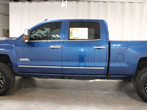 Used 2019 Chevrolet Silverado 2500 High Country w/ Duramax Plus Package AWD/4WD image 6