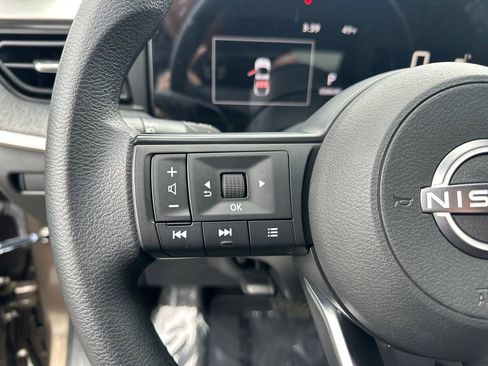 Used 2025 Nissan Kicks SV FWD image 19