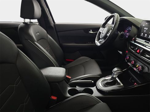 Used 2021 Kia Forte GT-Line w/ GT-Line Premium Package image 11