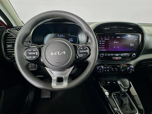 Used 2025 Kia Soul S FWD image 10