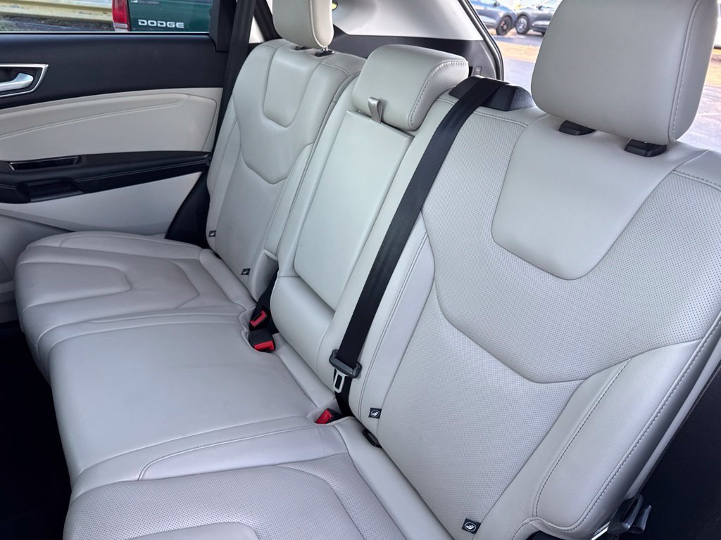 Certified 2017 Ford Edge Titanium w/ Equipment Group 301A FWD image 32