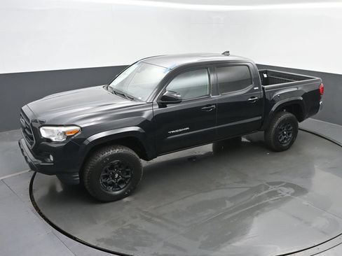 Used 2019 Toyota Tacoma SR5 RWD image 40