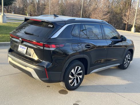 Used 2025 Volkswagen Tiguan S image 10