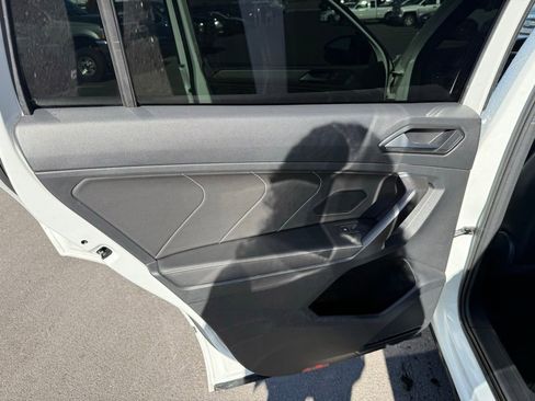 Used 2022 Volkswagen Tiguan SE R-Line image 23