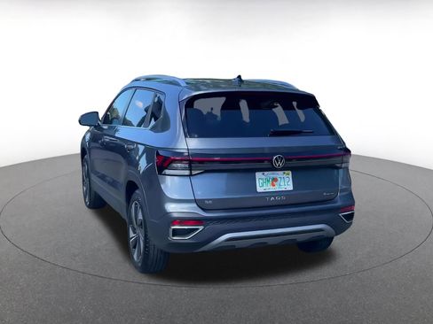 Used 2025 Volkswagen Taos SE image 11