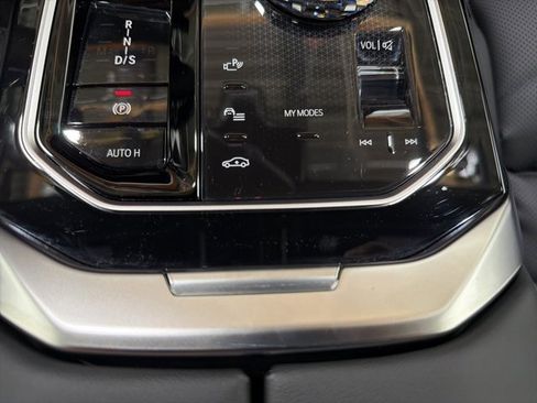 Used 2025 BMW 740i xDrive w/ Premium Package image 41