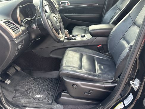 Used 2017 Jeep Grand Cherokee Limited AWD/4WD image 9
