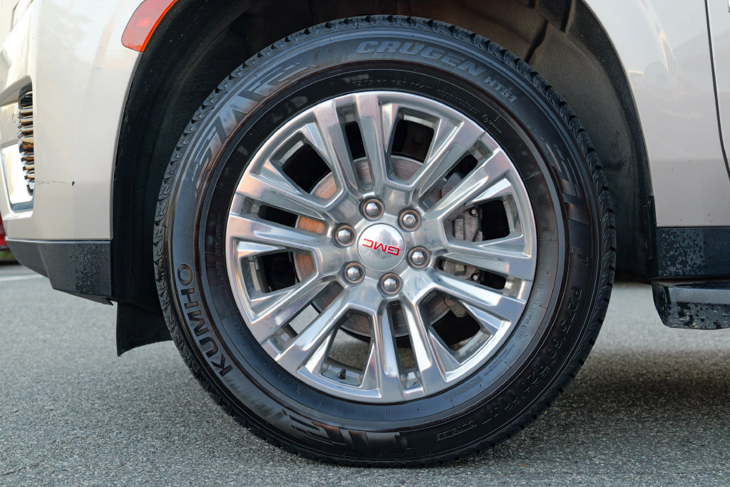Used 2023 GMC Yukon Denali AWD/4WD image 15