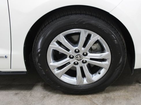 Used 2021 Toyota Sienna Platinum AWD/4WD image 65