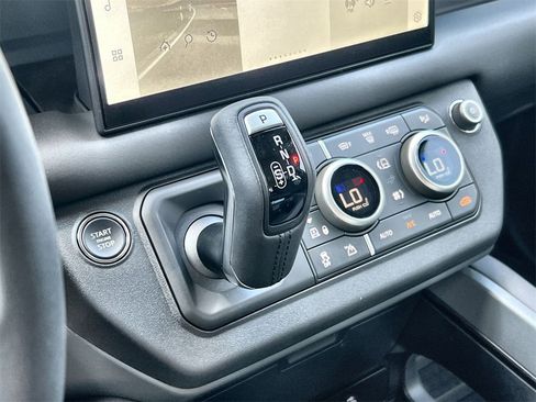 Used 2025 Land Rover Defender 110 S image 27