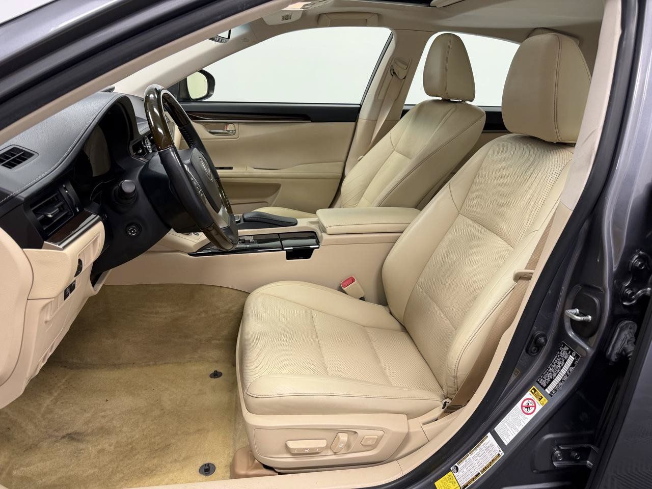 Used 2014 Lexus ES 350 w/ Luxury Package FWD image 4