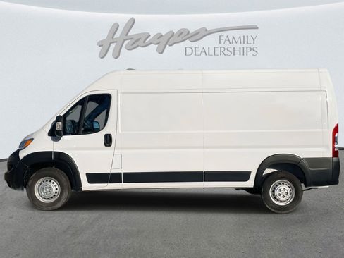 Used 2025 RAM ProMaster 2500 w/ Convenience Group image 38