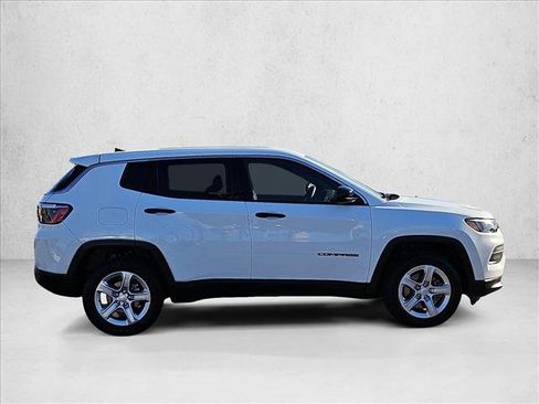 Used 2023 Jeep Compass Sport image 4
