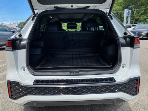 Certified 2025 Volkswagen Tiguan SE R-Line AWD/4WD image 20