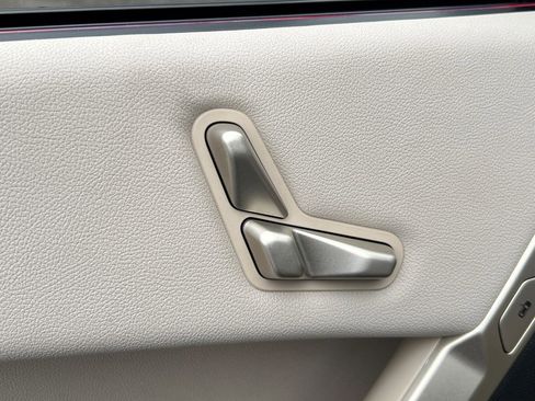 Used 2022 BMW iX xDrive50 w/ Convenience Package image 23