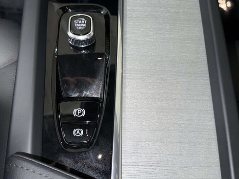 Used 2025 Volvo XC60 T8 Plus AWD/4WD image 23