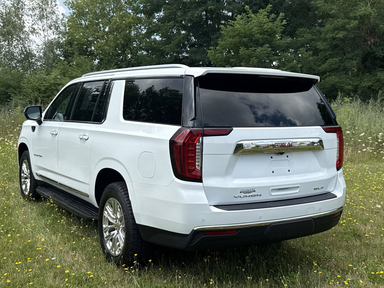 Used 2023 GMC Yukon XL SLT AWD/4WD image 7