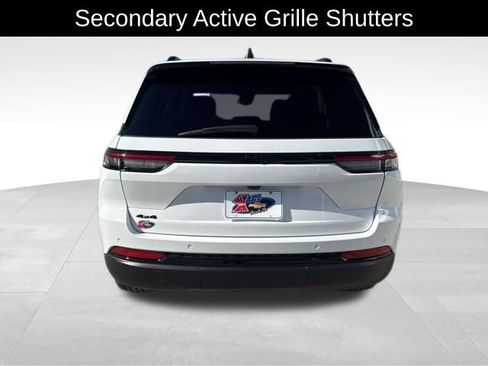 Used 2023 Jeep Grand Cherokee Altitude AWD/4WD image 7