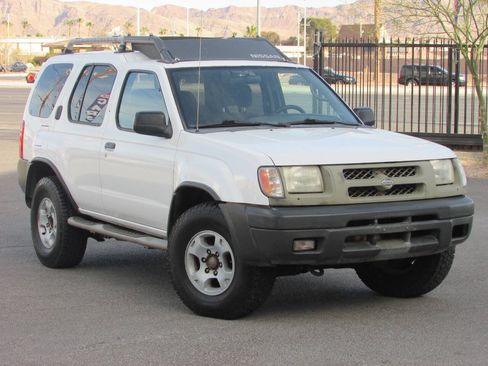 Used 2000 Nissan Xterra XE RWD image 2