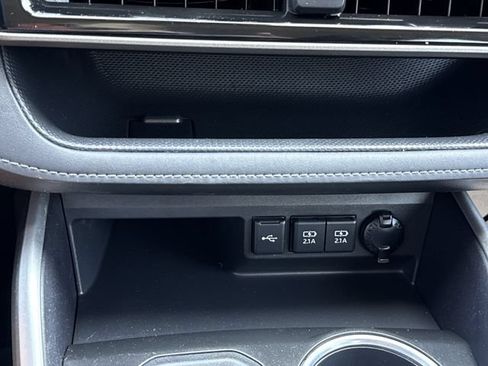 Used 2020 Toyota Highlander L FWD image 22