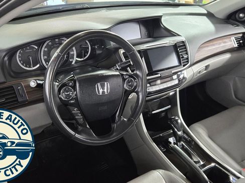 Used 2017 Honda Accord EX-L image 11