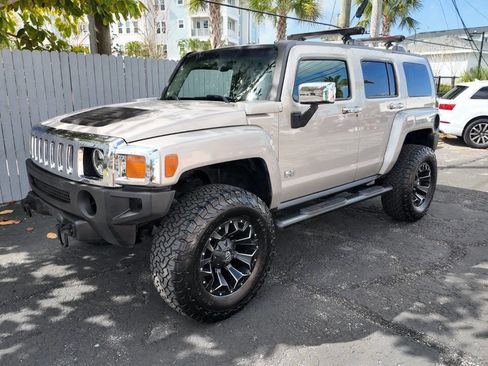Used 2006 HUMMER H3 w/ Chrome Appearance Package image 4