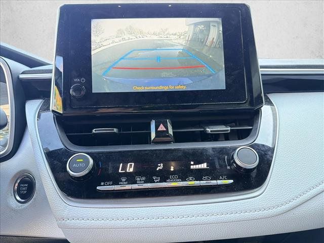Used 2025 Toyota Corolla SE w/ SE Package FWD image 19