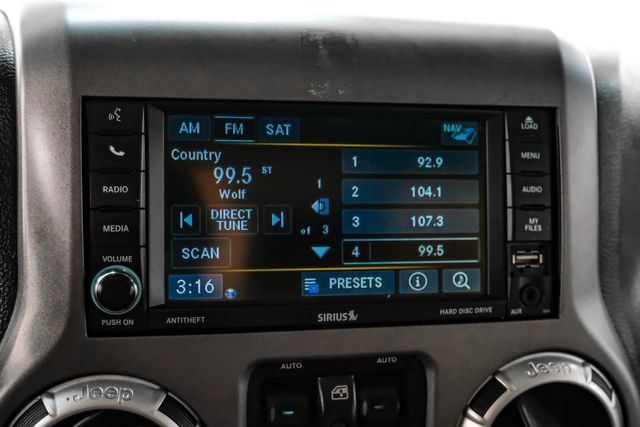 Used 2015 Jeep Wrangler Unlimited Sahara w/ Connectivity Group AWD/4WD image 27