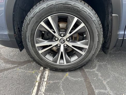 Used 2019 Toyota Highlander LE AWD/4WD image 12