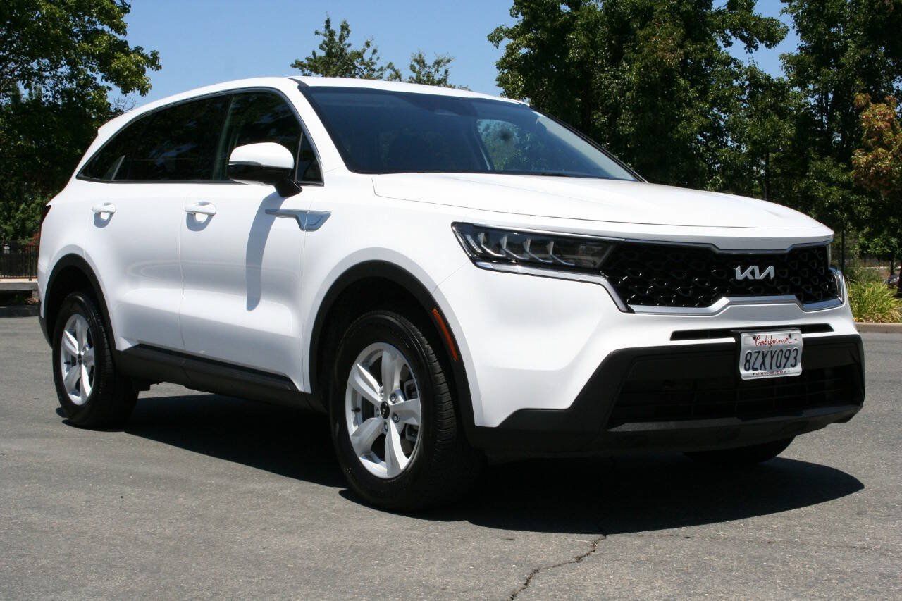 Used 2022 Kia Sorento LX AWD/4WD image 1