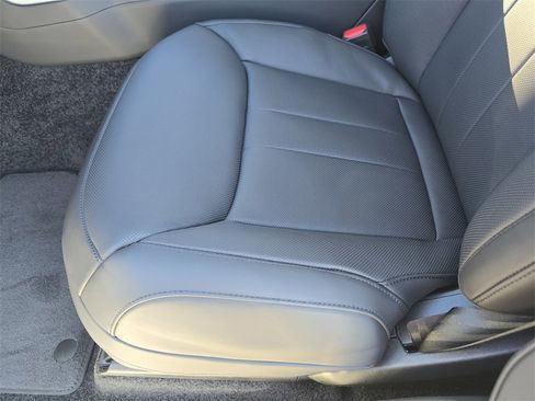 New 2025 Land Rover Range Rover Long Wheelbase SE image 30