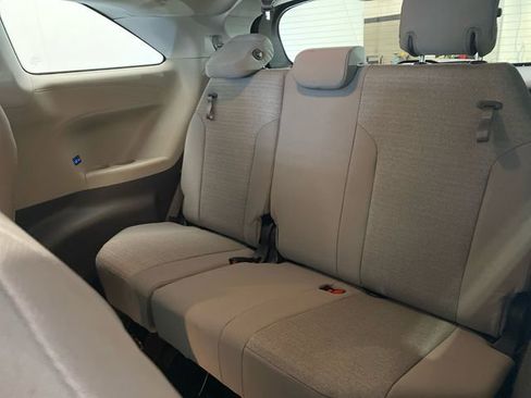 Used 2023 Toyota Sienna LE FWD image 15