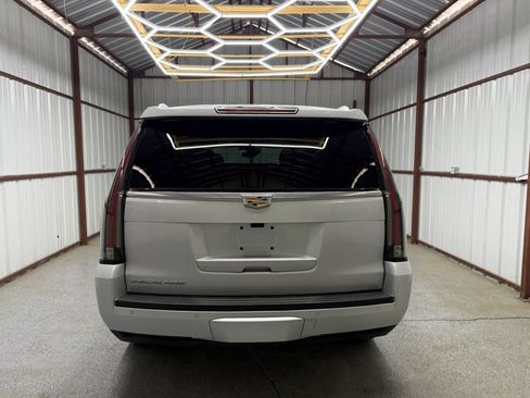 Used 2020 Cadillac Escalade Luxury AWD/4WD image 5