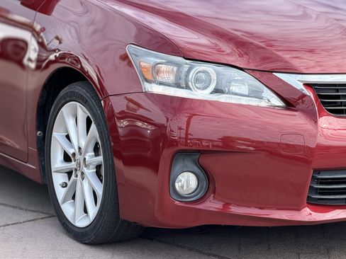 Used 2013 Lexus CT 200h w/ Premium Pkg w/Navigation FWD image 9