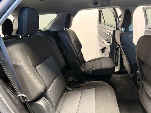 Used 2022 Ford Explorer XLT image 24