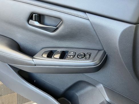 Used 2025 Nissan Sentra S image 18