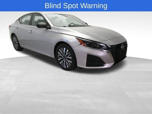 Used 2024 Nissan Altima 2.5 SV FWD image 7