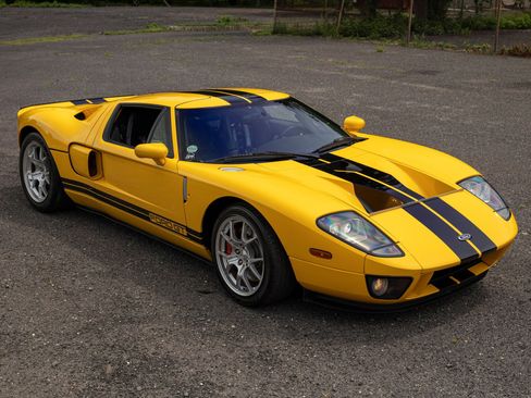 Used 2005 Ford GT RWD image 13