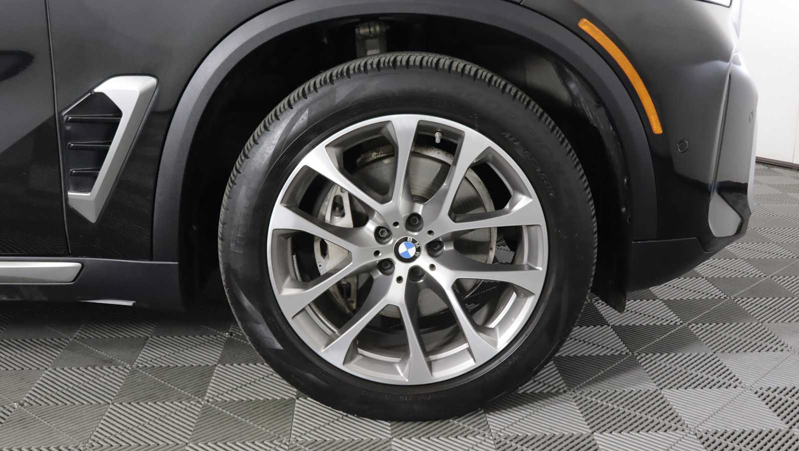 Used 2024 BMW X5 xDrive40i w/ Premium Package AWD/4WD image 7