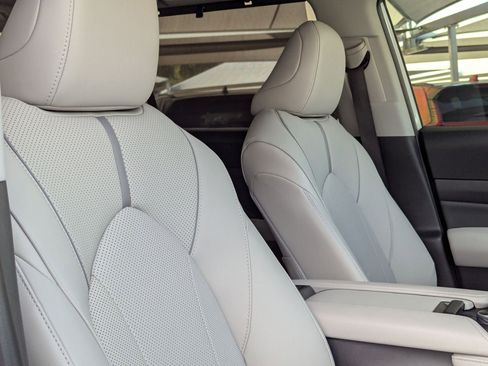 Used 2026 Toyota Grand Highlander Platinum image 31