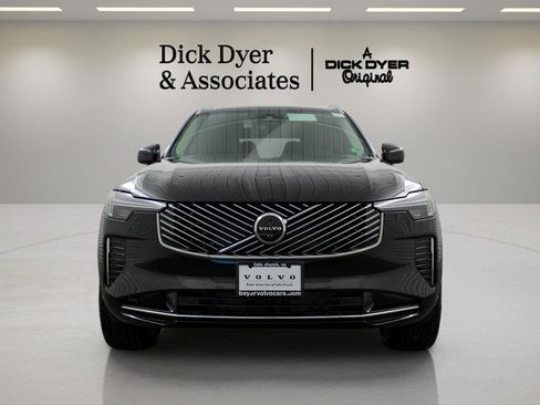 New 2025 Volvo XC90 B6 Plus w/ Protection Package Premier image 8